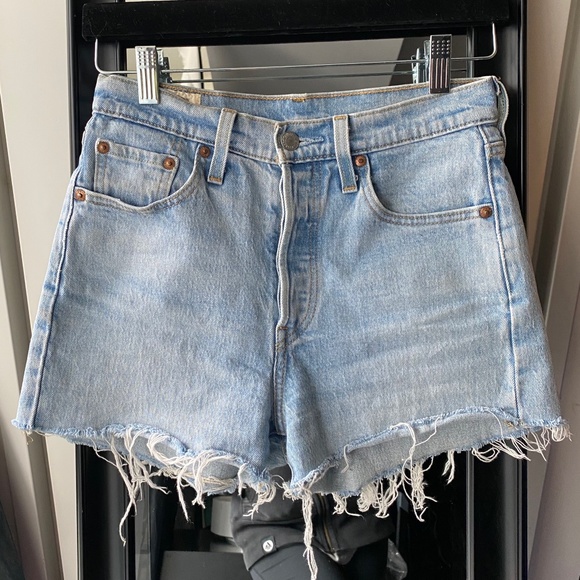 ARITZIA LEVI'S Premium 501 Shorts Light Wash Size 25 - Picture 1 of 10